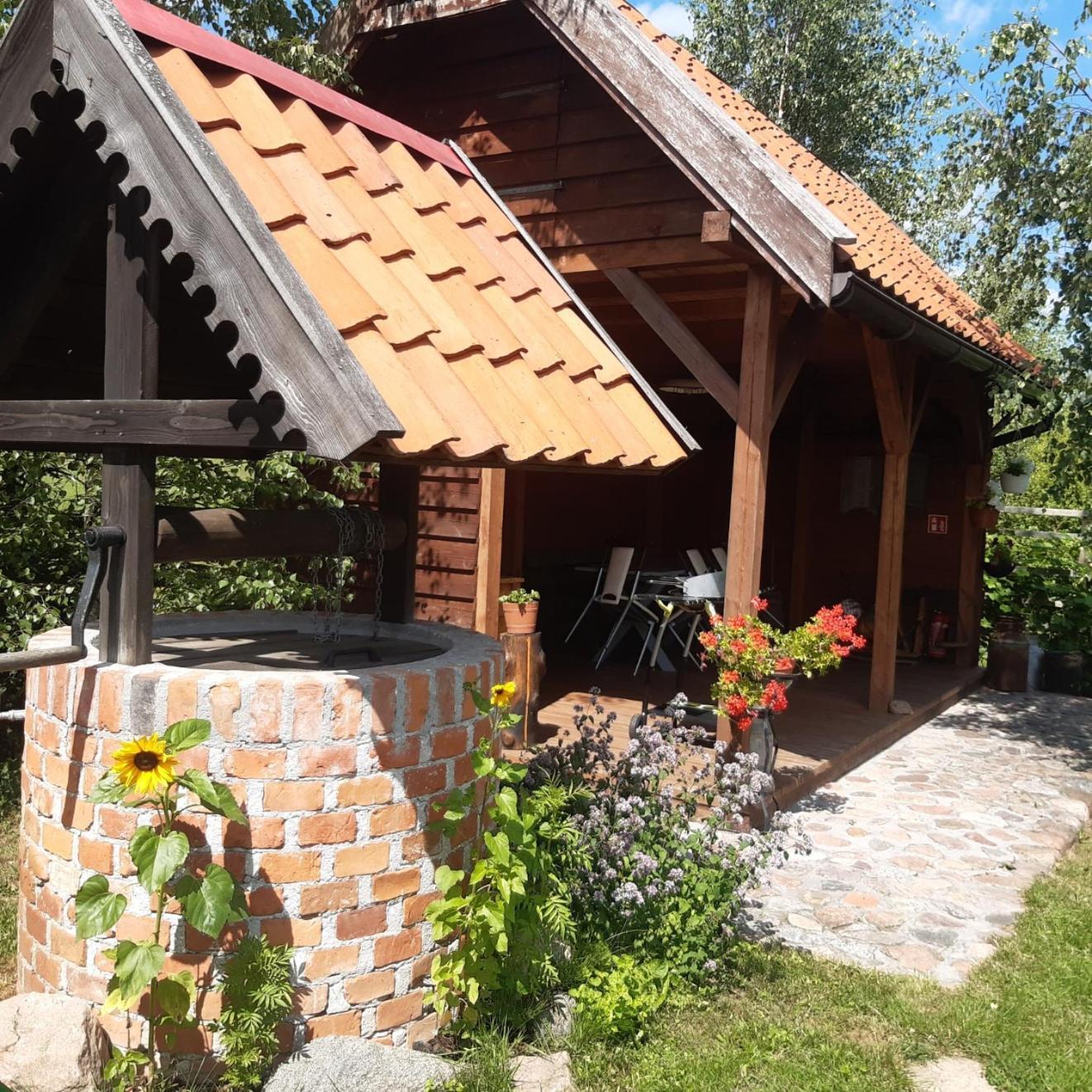 Domek W Kwiatach Zyndaki Exterior foto